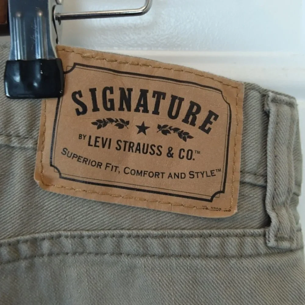 Levi's signature tan five pocket straight leg jean